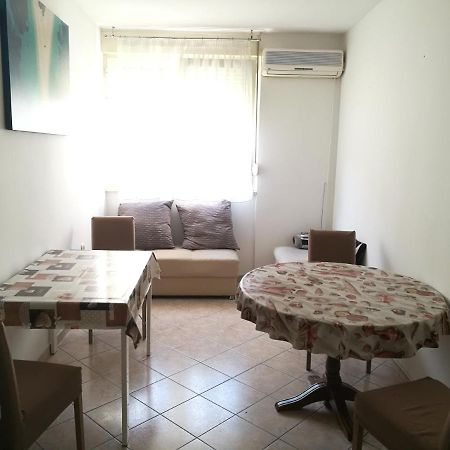 ספליט Nice And Cozy Two Single Bed Room מראה חיצוני תמונה