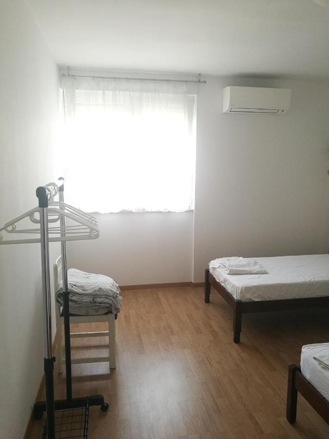 ספליט Nice And Cozy Two Single Bed Room מראה חיצוני תמונה