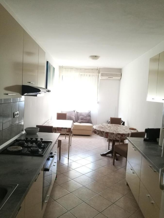 ספליט Nice And Cozy Two Single Bed Room מראה חיצוני תמונה