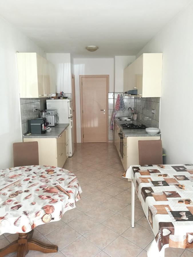 ספליט Nice And Cozy Two Single Bed Room מראה חיצוני תמונה