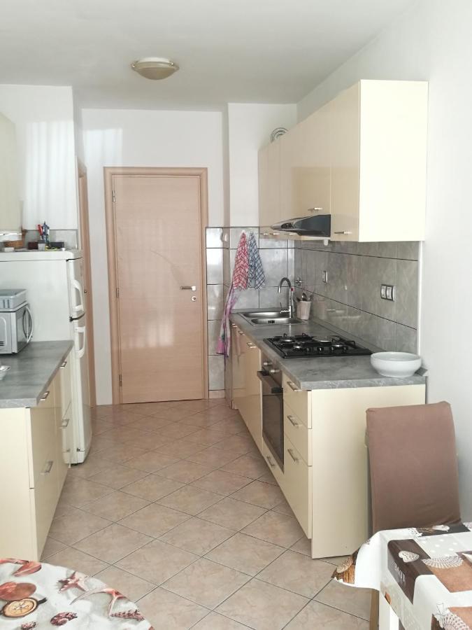 ספליט Nice And Cozy Two Single Bed Room מראה חיצוני תמונה