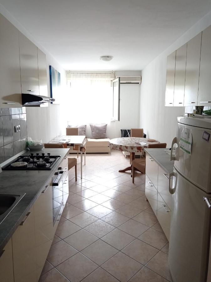 ספליט Nice And Cozy Two Single Bed Room מראה חיצוני תמונה