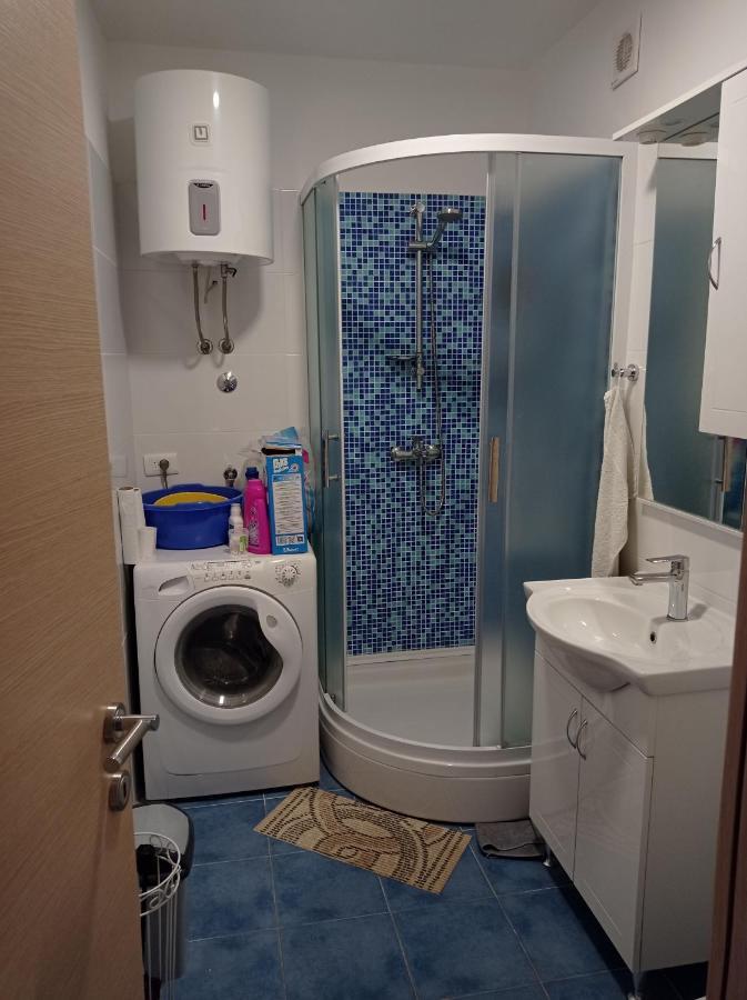 ספליט Nice And Cozy Two Single Bed Room מראה חיצוני תמונה