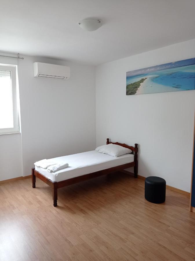 ספליט Nice And Cozy Two Single Bed Room מראה חיצוני תמונה