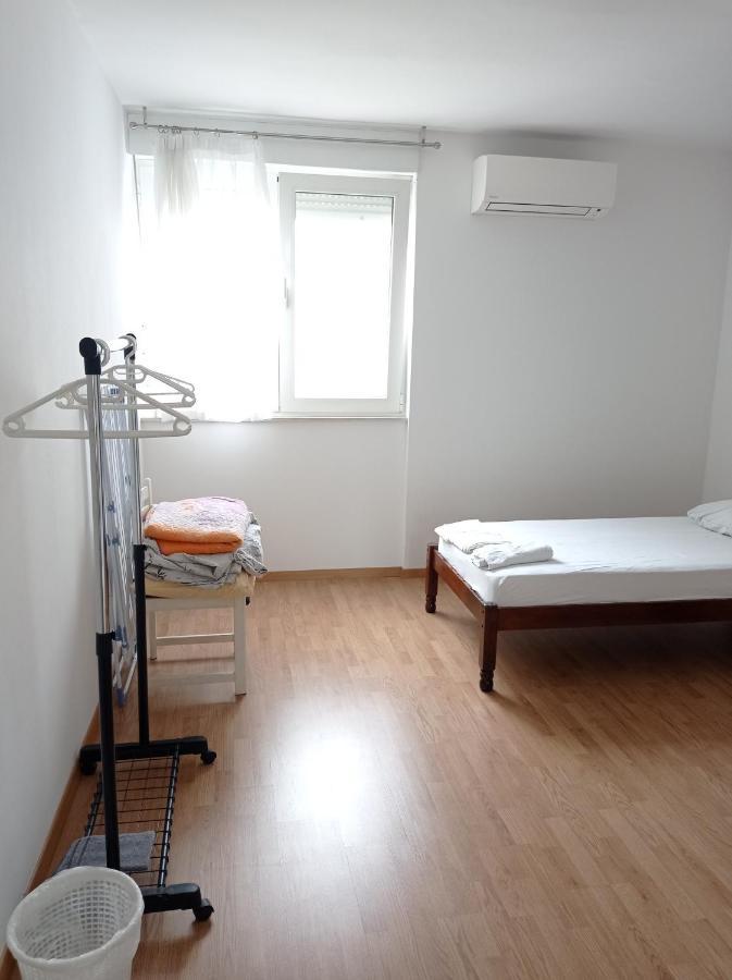 ספליט Nice And Cozy Two Single Bed Room מראה חיצוני תמונה